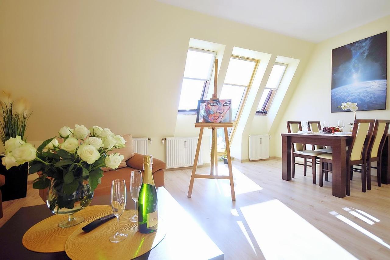 50 M Do Plazy Thobruk Apartamenty Piekna Dama Z Kolobrzegu Bagian luar foto