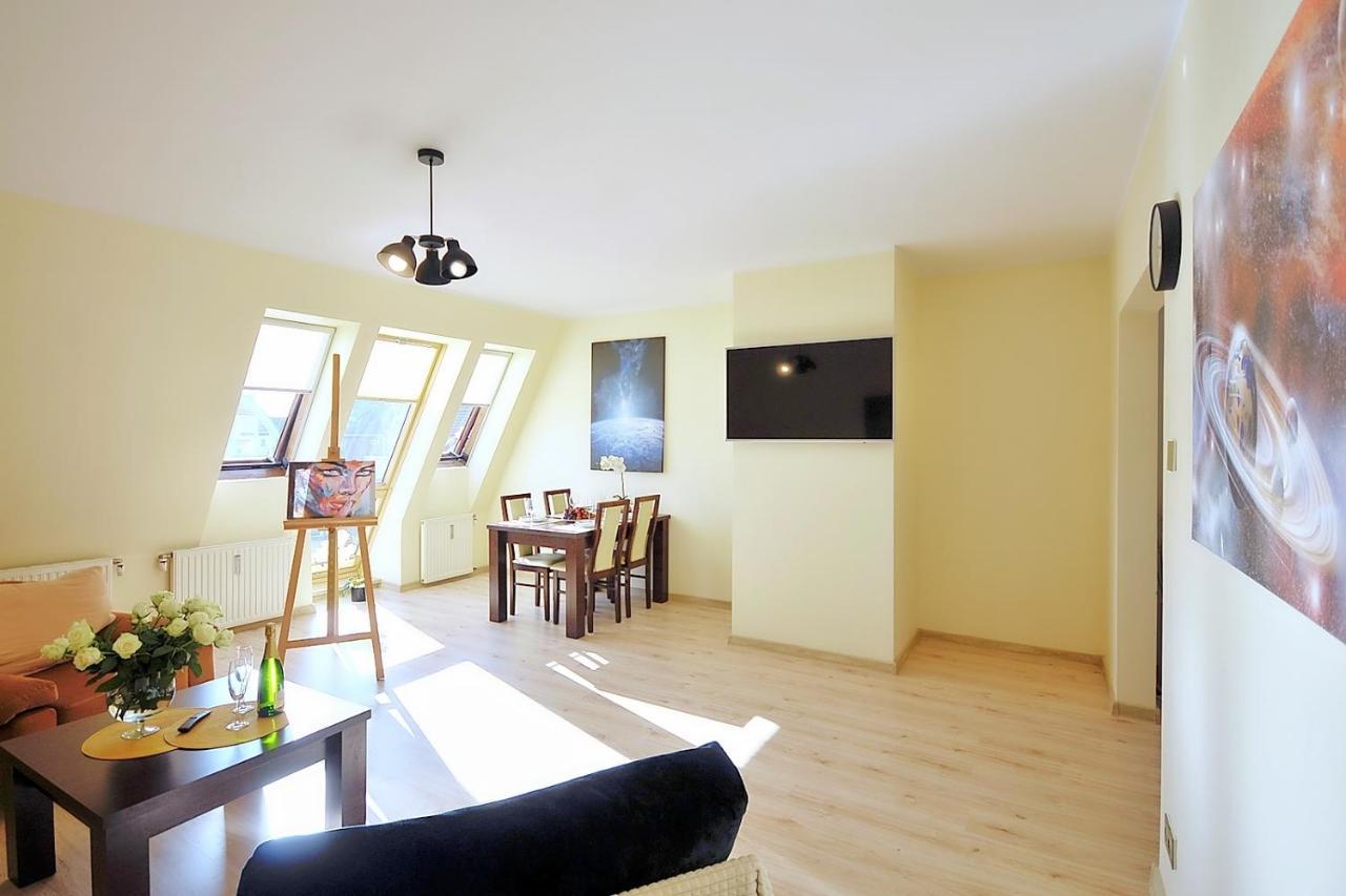 50 M Do Plazy Thobruk Apartamenty Piekna Dama Z Kolobrzegu Bagian luar foto