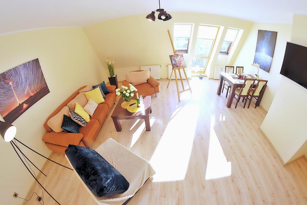 50 M Do Plazy Thobruk Apartamenty Piekna Dama Z Kolobrzegu Bagian luar foto