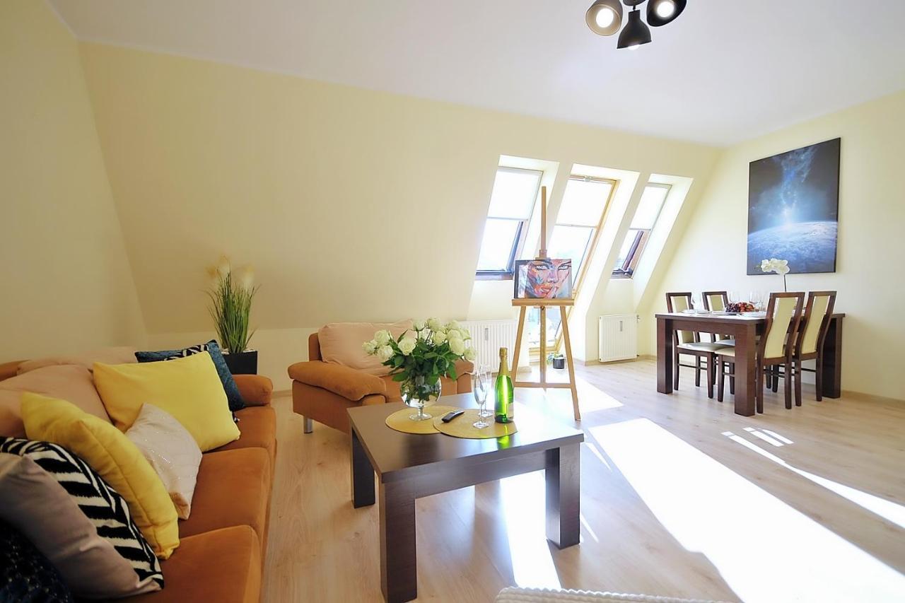 50 M Do Plazy Thobruk Apartamenty Piekna Dama Z Kolobrzegu Bagian luar foto